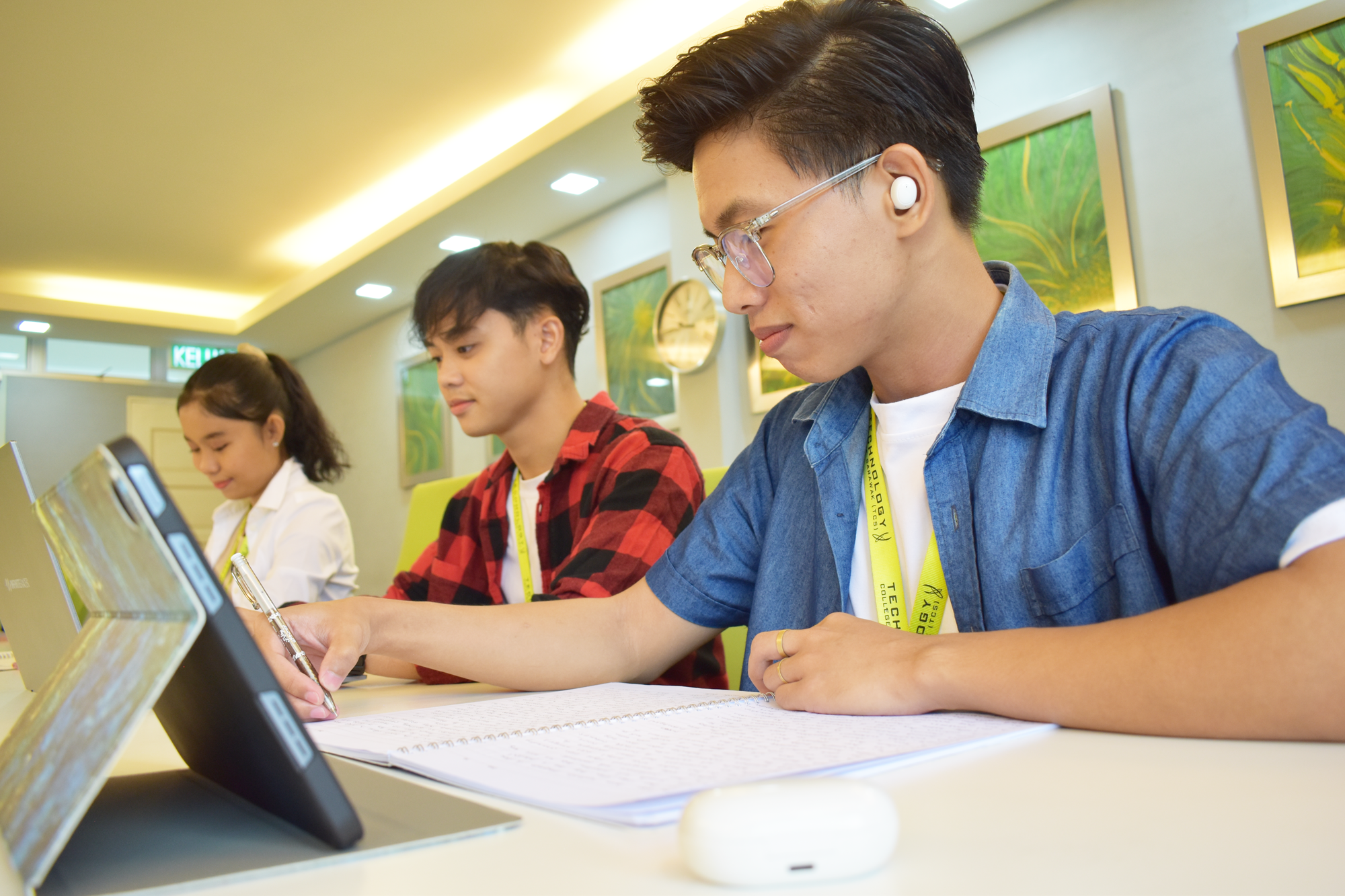 Case Studies 9 svg+xml;charset=utf